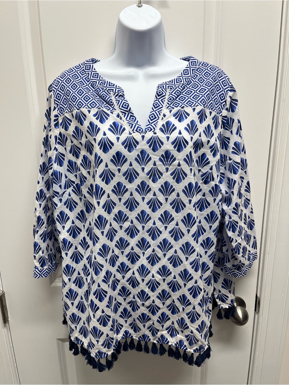 Talbots Woman Petites Tunic Top 1XP Blue White Shell Diamond Print Tassel Hem